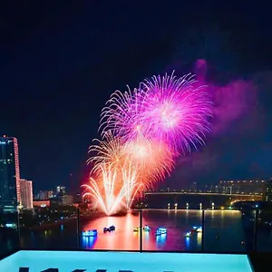 Wink Icon Riverside - Luxury - 24hrs & Rooftop Pool Bar Da Nang